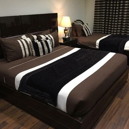 Royaute Luxury Suites And Hotel Gulberg Лахор Экстерьер фото