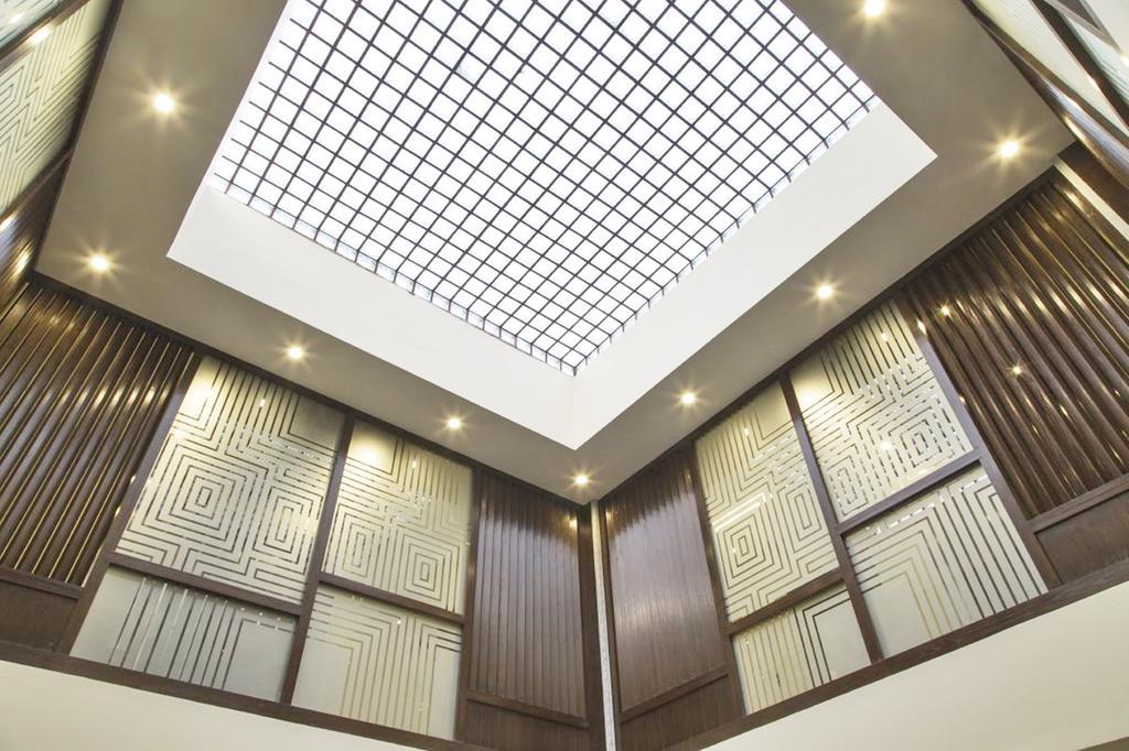 Royaute Luxury Suites And Hotel Gulberg Лахор Экстерьер фото